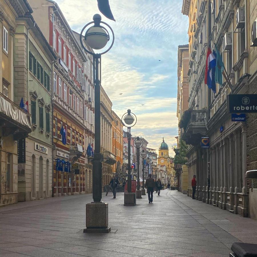 Lorenzo Rijeka Buitenkant foto